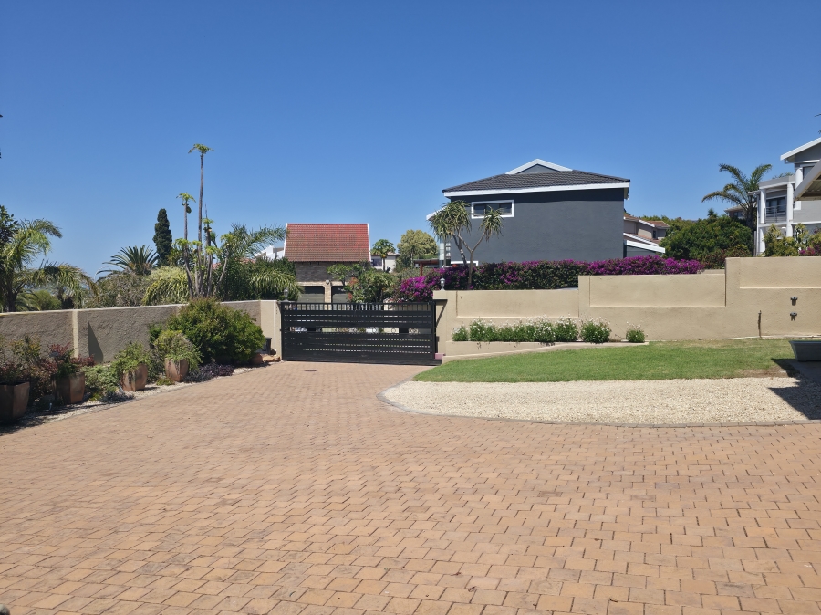 5 Bedroom Property for Sale in Wavecrest Eastern Cape